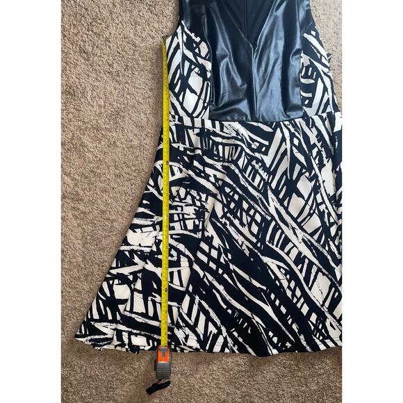 +Black and White Patterned Dress - Picture 5 of 6